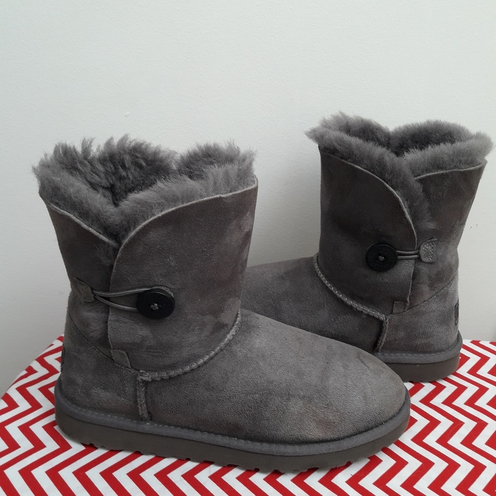 UGG AUSTRALIA Bailey Button winter boots. 5